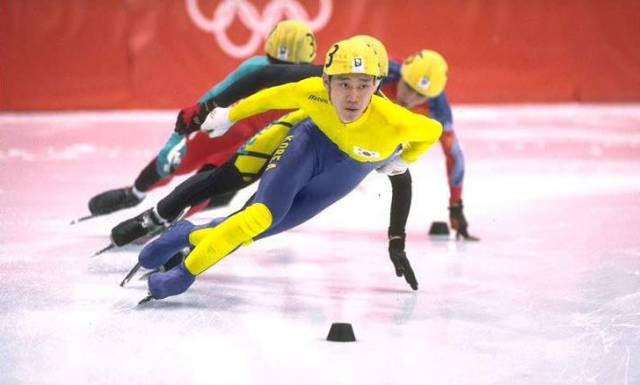 广东一夜3消息！杜锋或重返国家队，胡明轩遭围攻，徐杰沉冤得雪