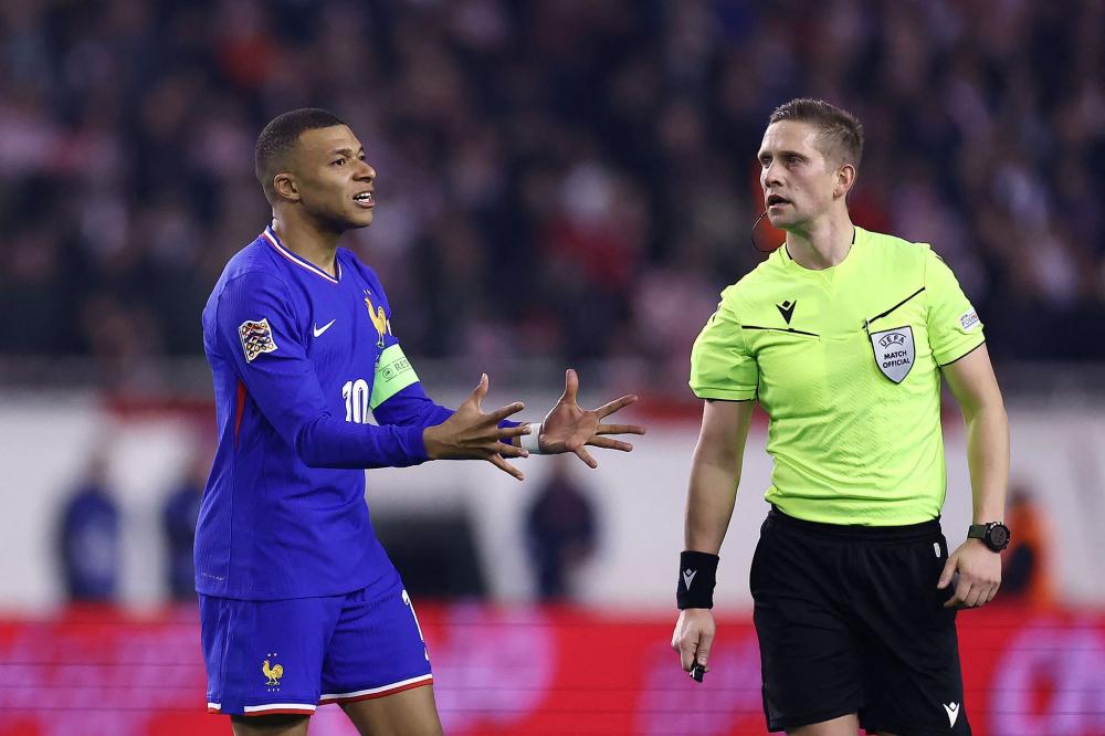 卡利亚里vs热那亚：米纳、塞巴斯蒂亚诺-埃斯波西托首发，马利诺夫斯基、洛伦佐-科隆博出战